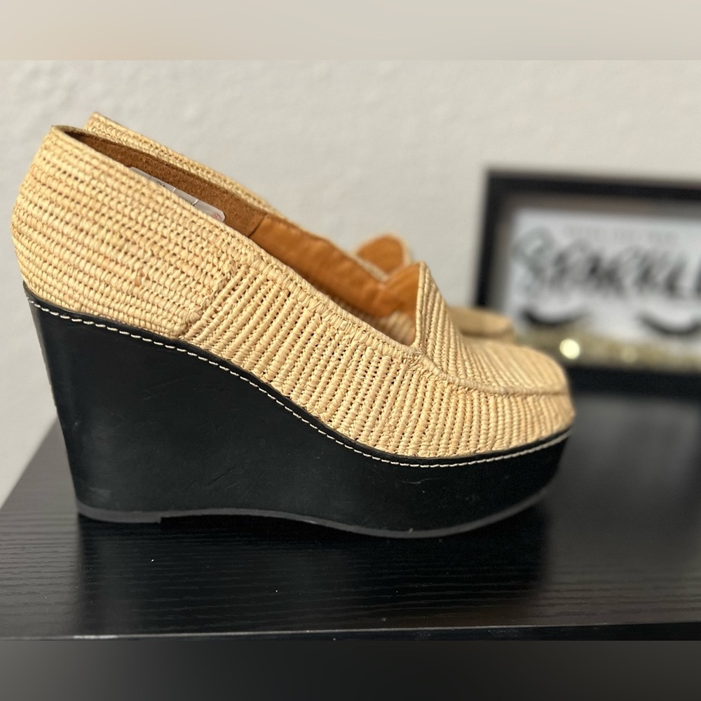 🤩 NEW LISTING! Carven & Robert Clergerie Woven Pumps Wedge Platform Tan US Sz 6 - Picture 2 of 6